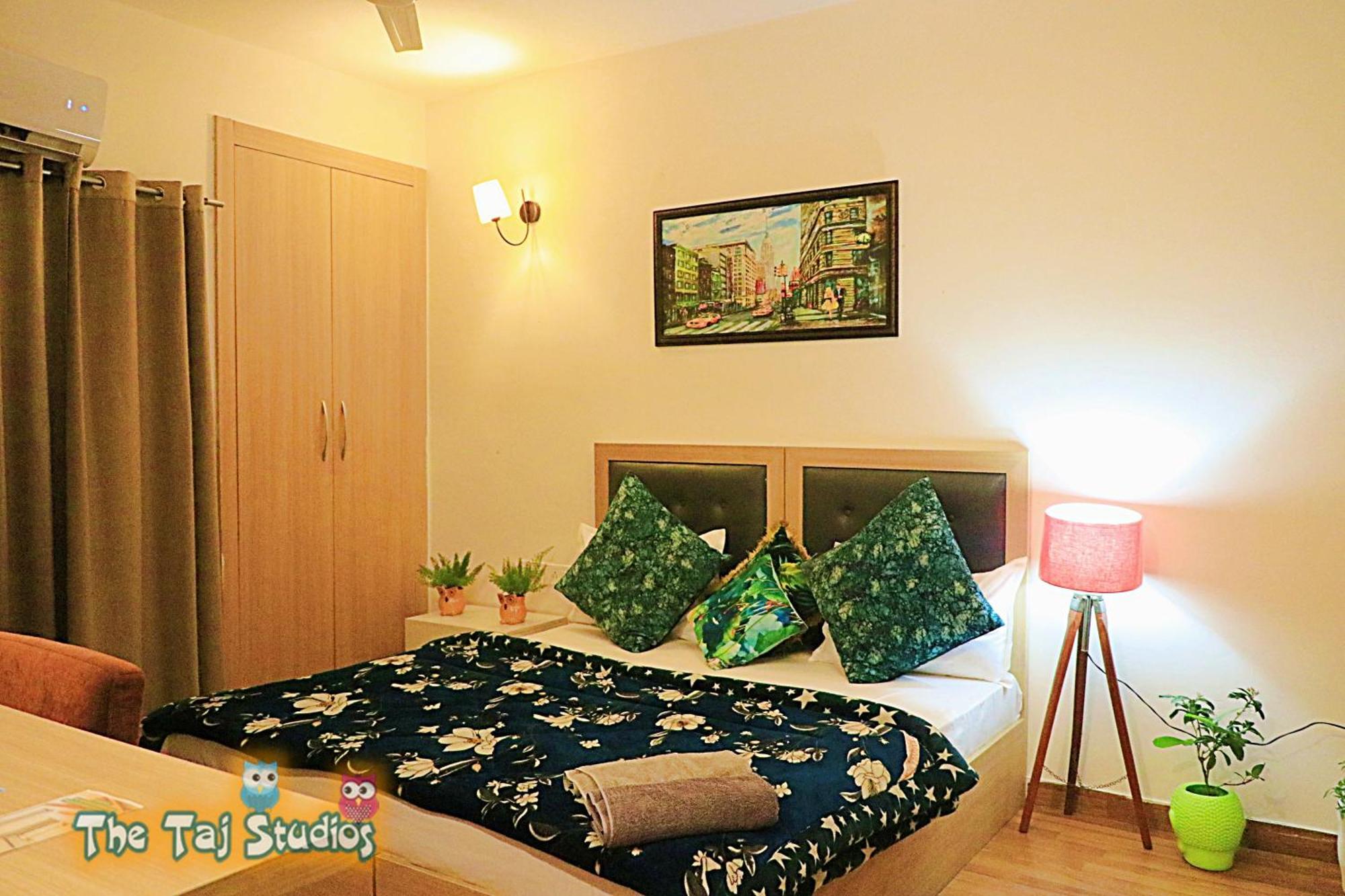 Top Luxury & Couple Friendly Stay Gp By Taj Suites & Studios #New Year Party & Stay Noida Exterior foto